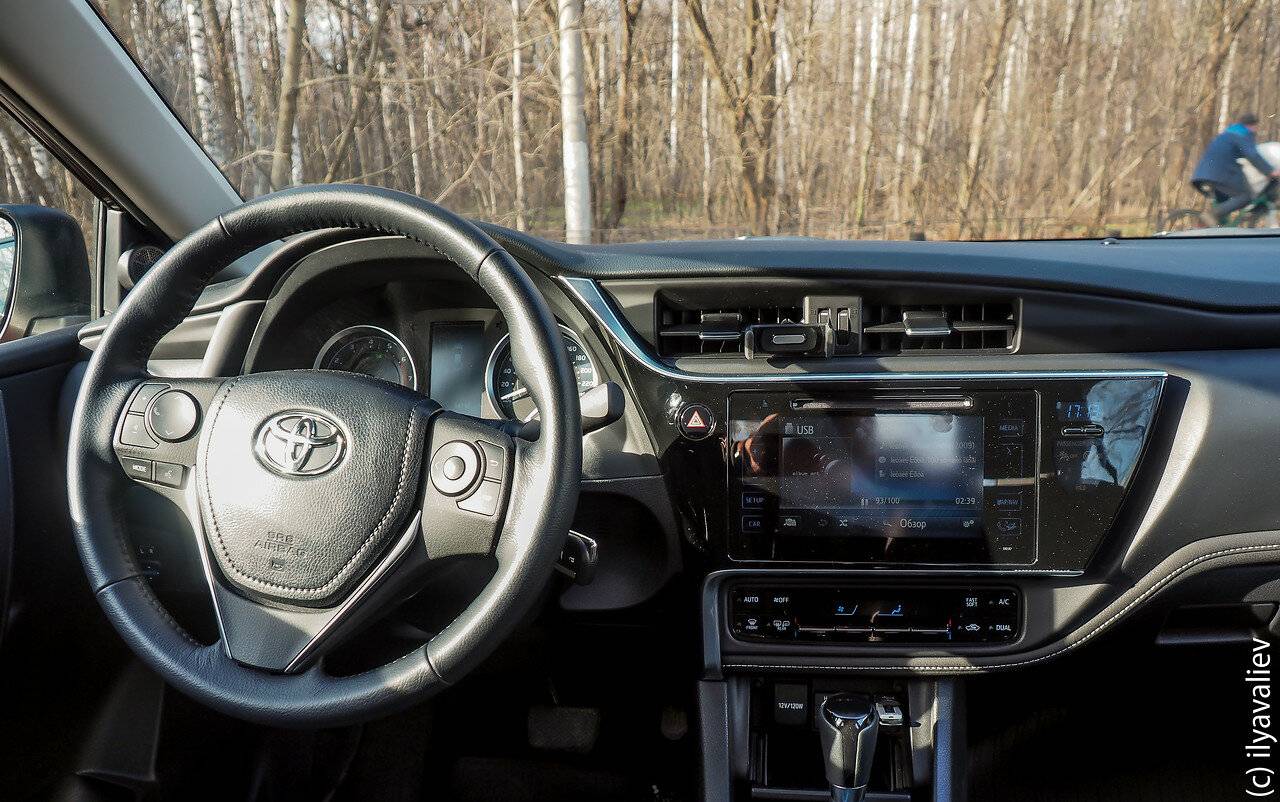 Обзор Toyota Corolla XI: как японцы потеряли позиции в России