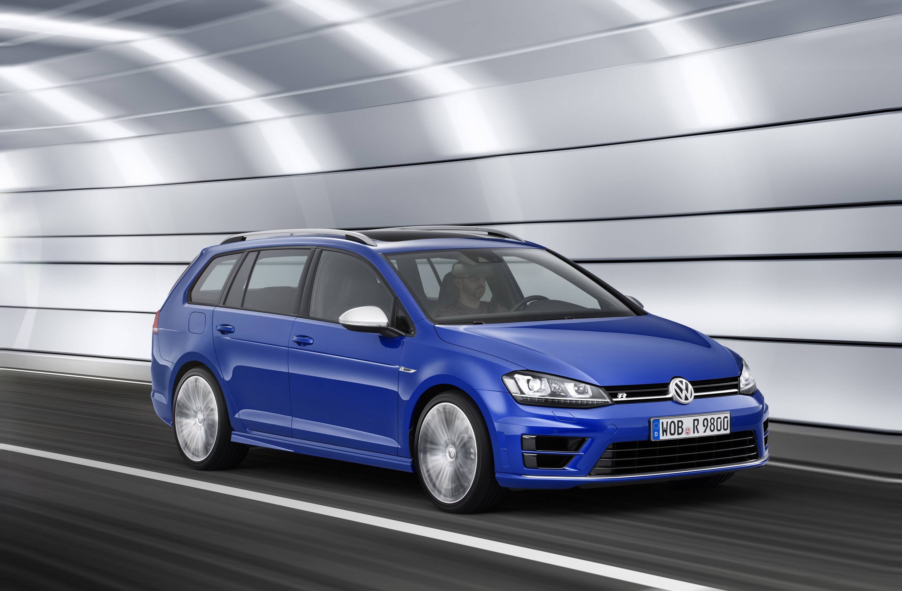 Volkswagen представит три «заряженных» модификации популярного хетчбэка Golf
