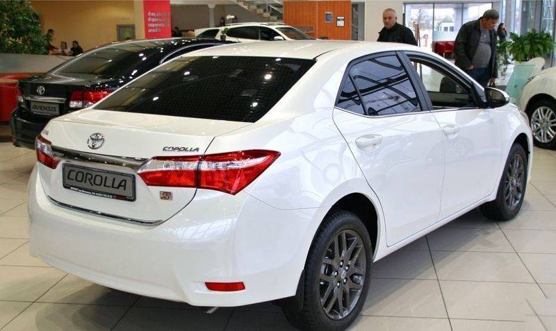 Королла бензин. Тойота Королла 2013 1.8. Toyota Corolla 1.8 CVT. Corolla 1.8 2014. Тойота Королла 15 года.