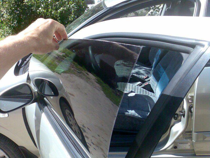 Способы снятия тонировки со стекла автомобиля