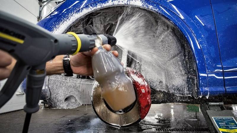 Почему лучше не мыть машину на автоматической мойке