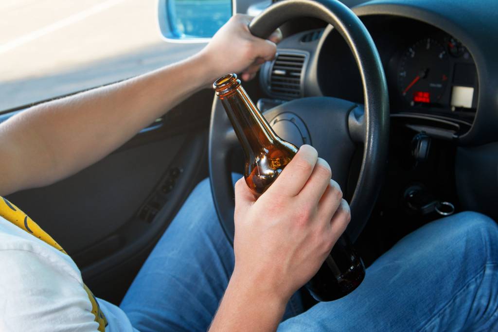 Полный выдох: помогут ли алкозамки борьбе с пьяными за рулем | статьи | известия