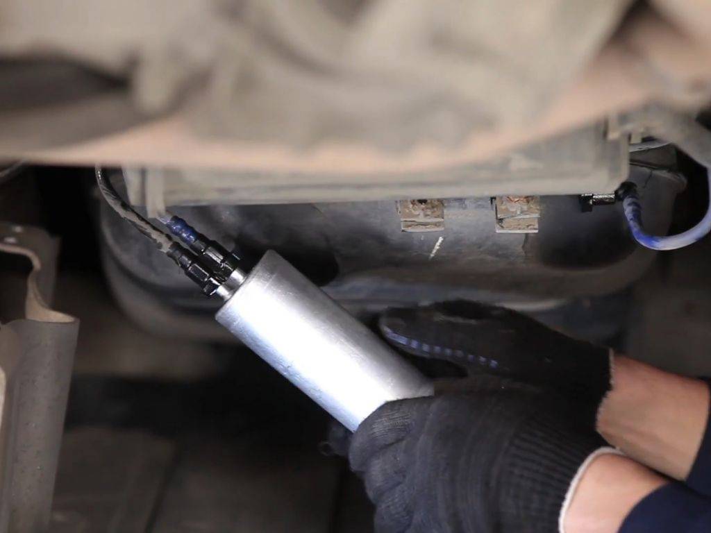 Самостоятельно меняем топливный фильтр на автомобиле volkswagen polo