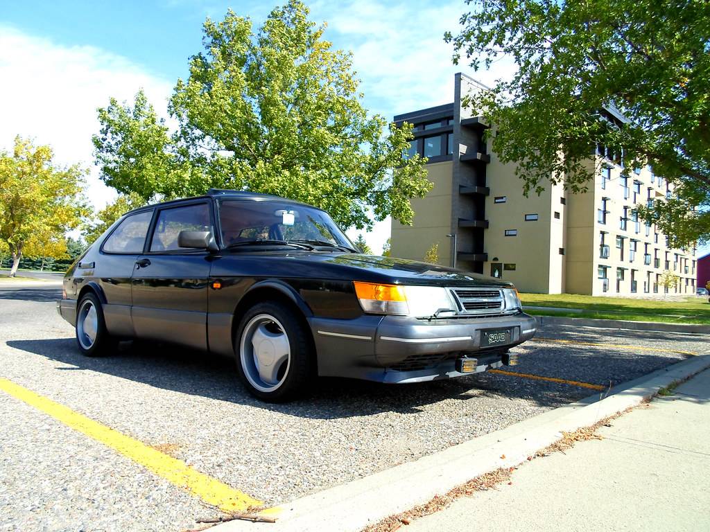 Guide to buying a saab 900