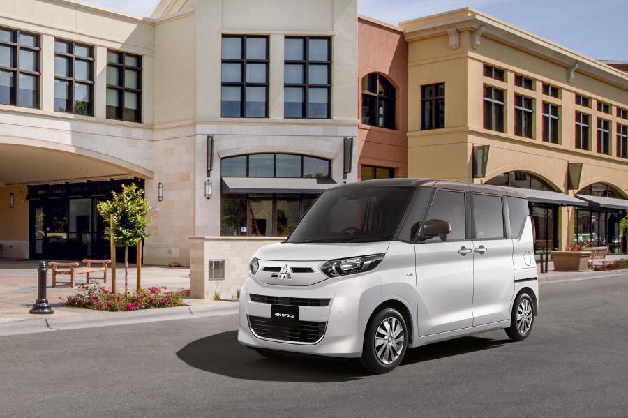 Mitsubishi представил новинки: концепт Mi-Tech и Кей-кар K-Wagon