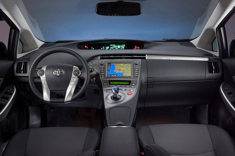 Вся правда о гибриде Toyota Prius II (XW20)
