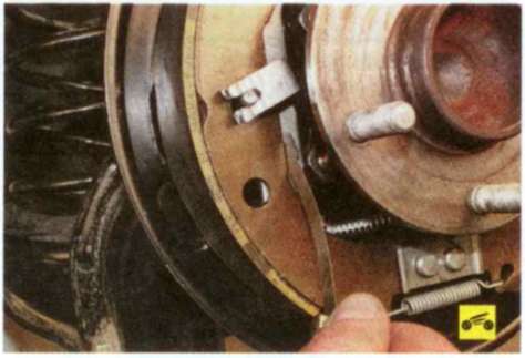 Замена задних колодок Форд Фокус 2 с дисковыми и барабанными тормозами