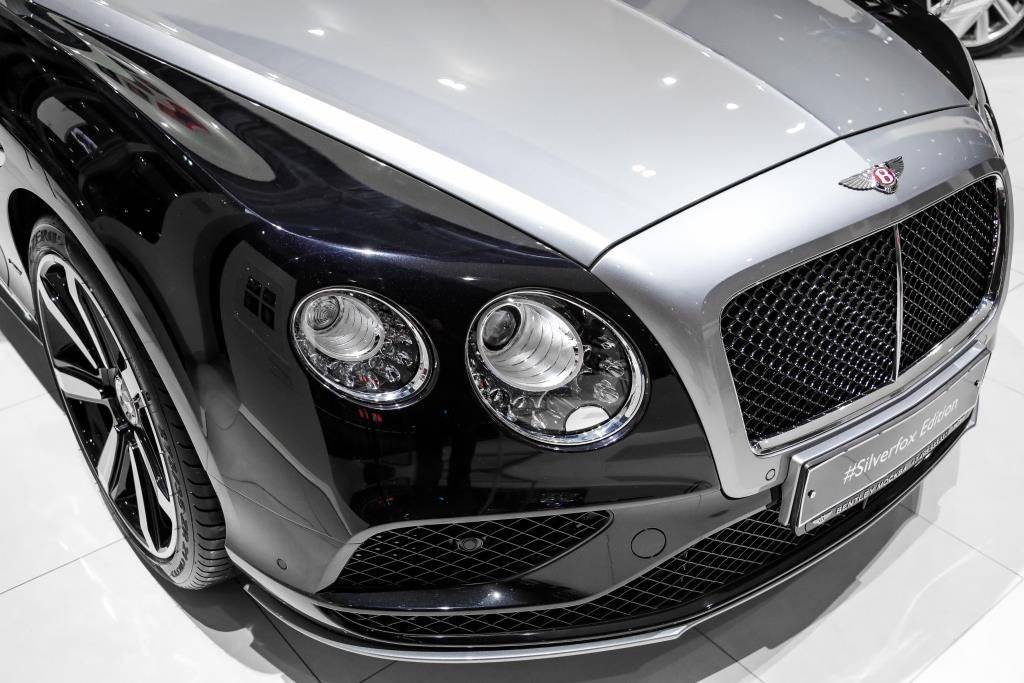 В Россию привезли «золотой» Bentley Continental GT