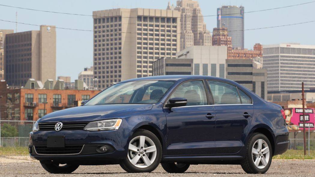 Volkswagen Jetta против Chevrolet Cruze: что лучше
