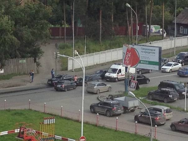 Освежились: ГИБДД оштрафовала участников покатушек с бассейном в телеге в Екатеринбурге