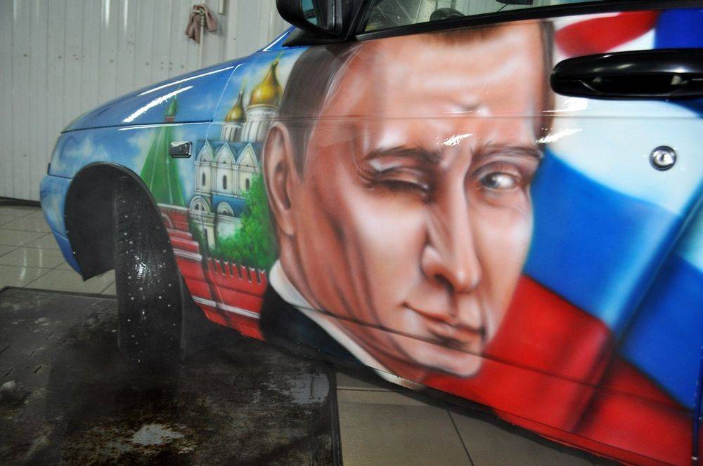BMW с портретом Путина продается после ДТП