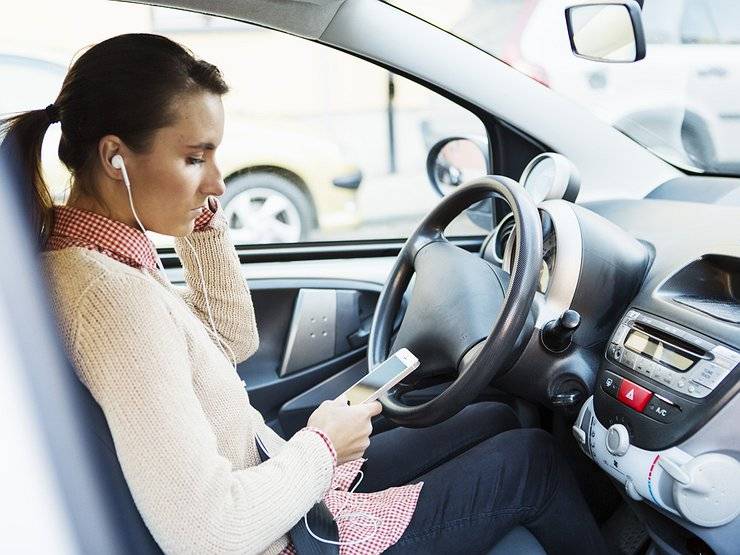 Ученые назвали самые опасные для водителей песни