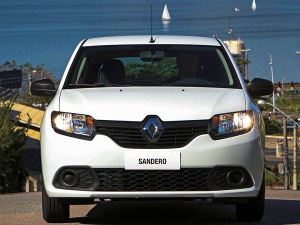 Выбираем компактный хэтчбек: Renault Sandero или Chevrolet Lacetti