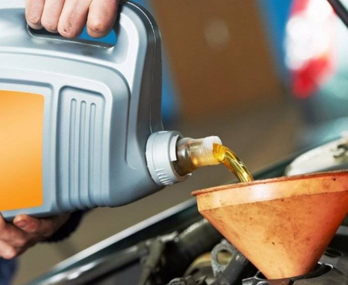 Минеральное масло для двигателя: особенности, преимущества и недостатки