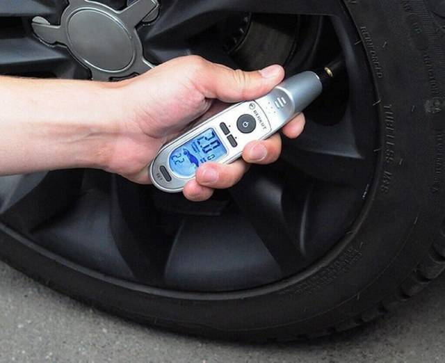 Чем измеряют давление в шинах автомобиля