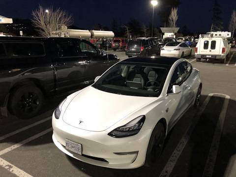 Tesla удешевила автопилот на model 3 и model y