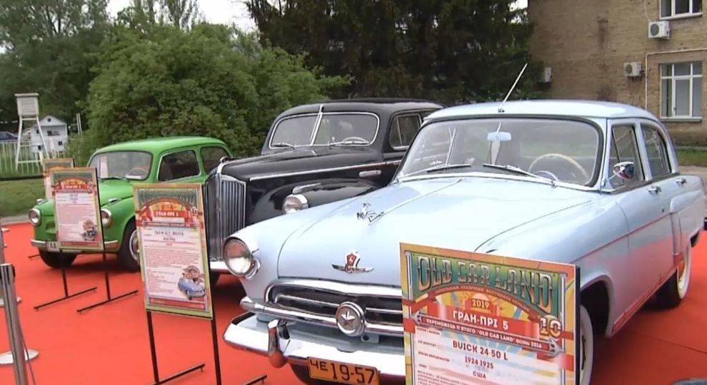 Фестиваль ретро-техники в киеве: пять сотен уникальных автомобилей