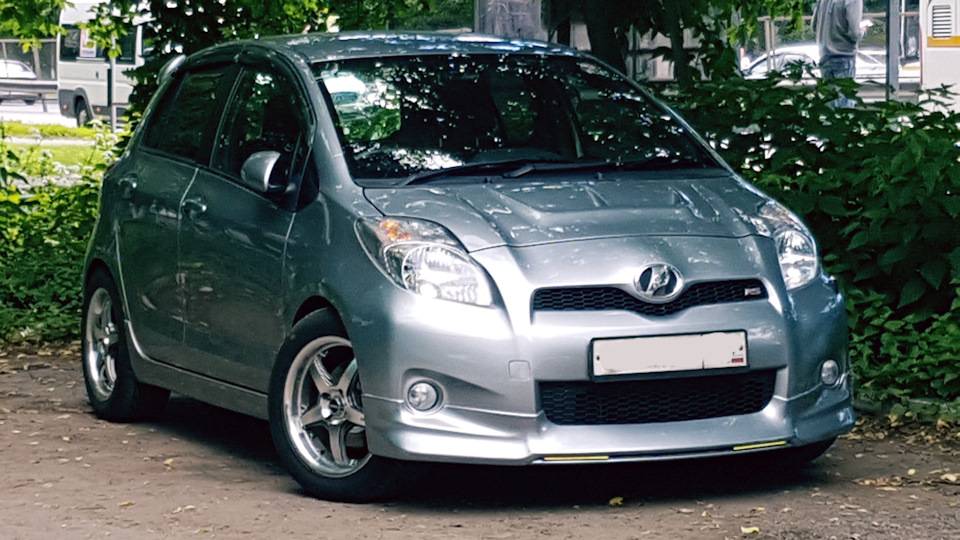 Toyota Vitz II (XP90): все плюсы и минусы городского проныры