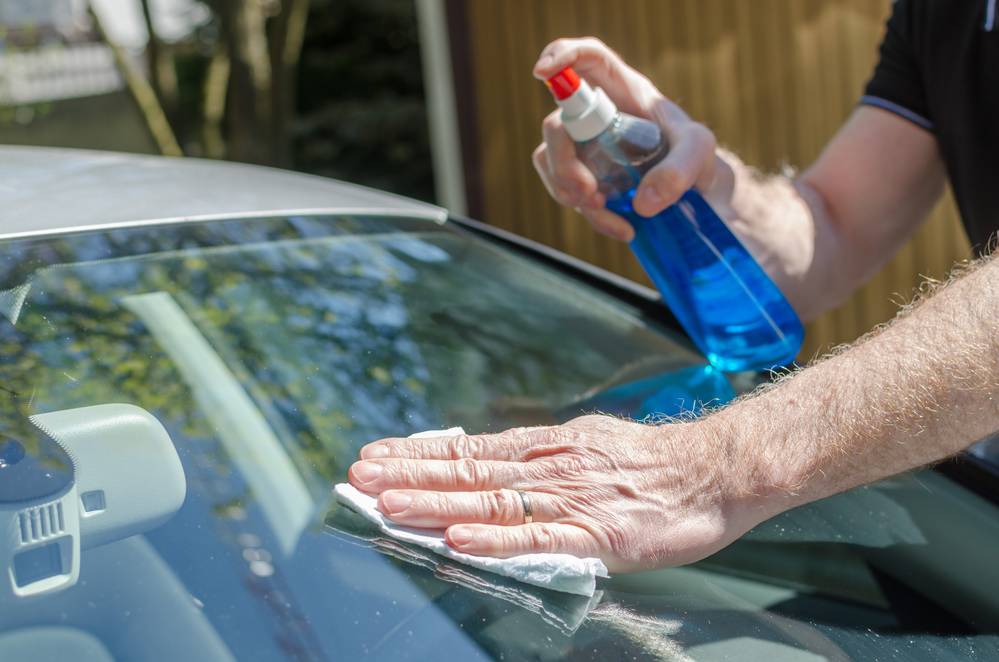 Повреждения стекол автомобиля: основные принципы ремонта