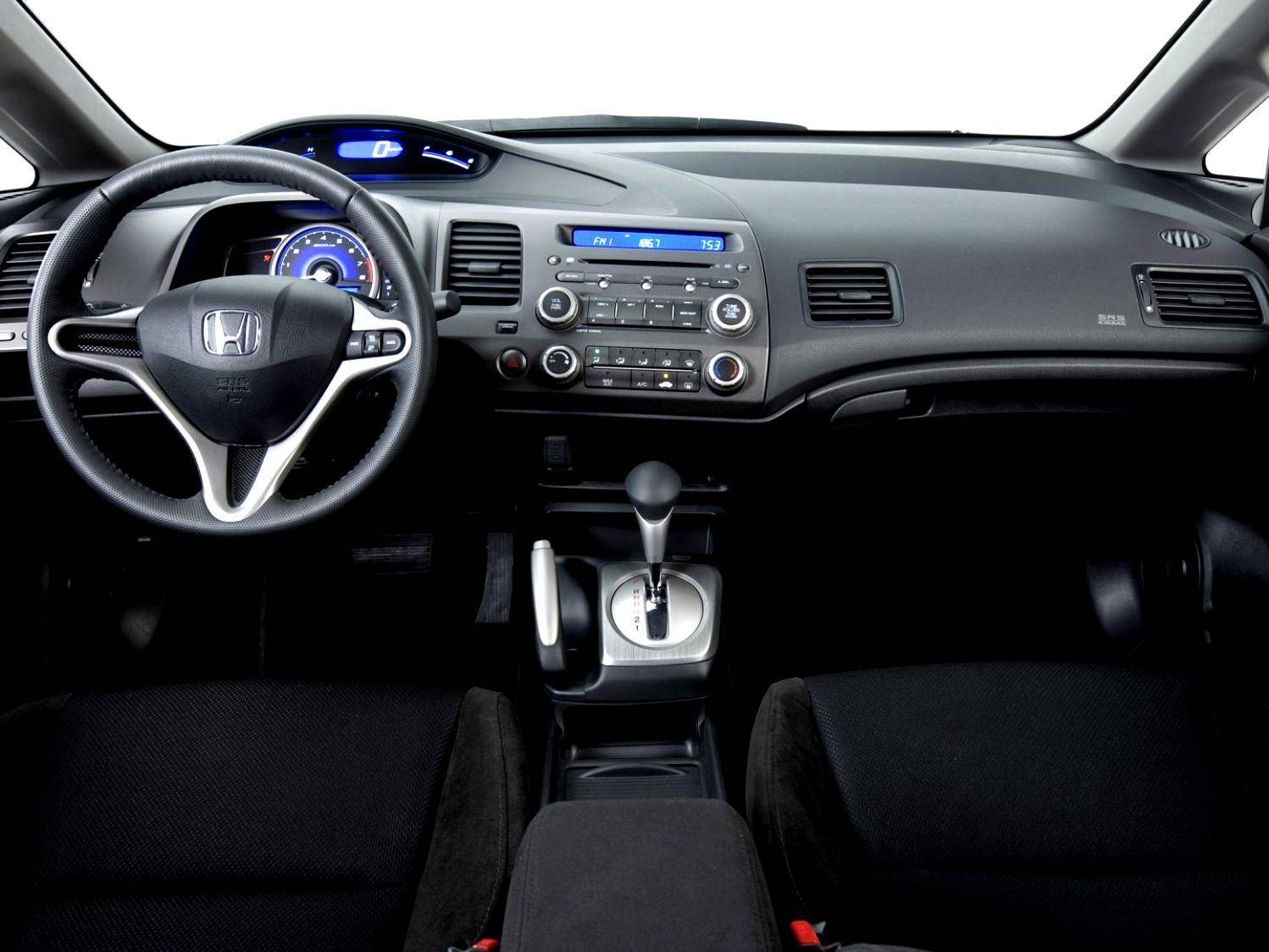 За что так любят Honda Civic VIII: обзор японского авто