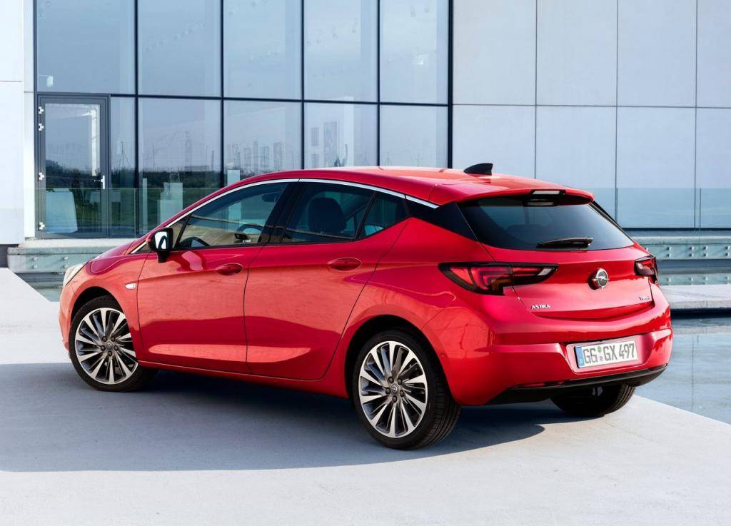 Opel astra gtc, 3-дверный хэтчбек, поколение 2014 года. динамичный, комфортный, уверенный