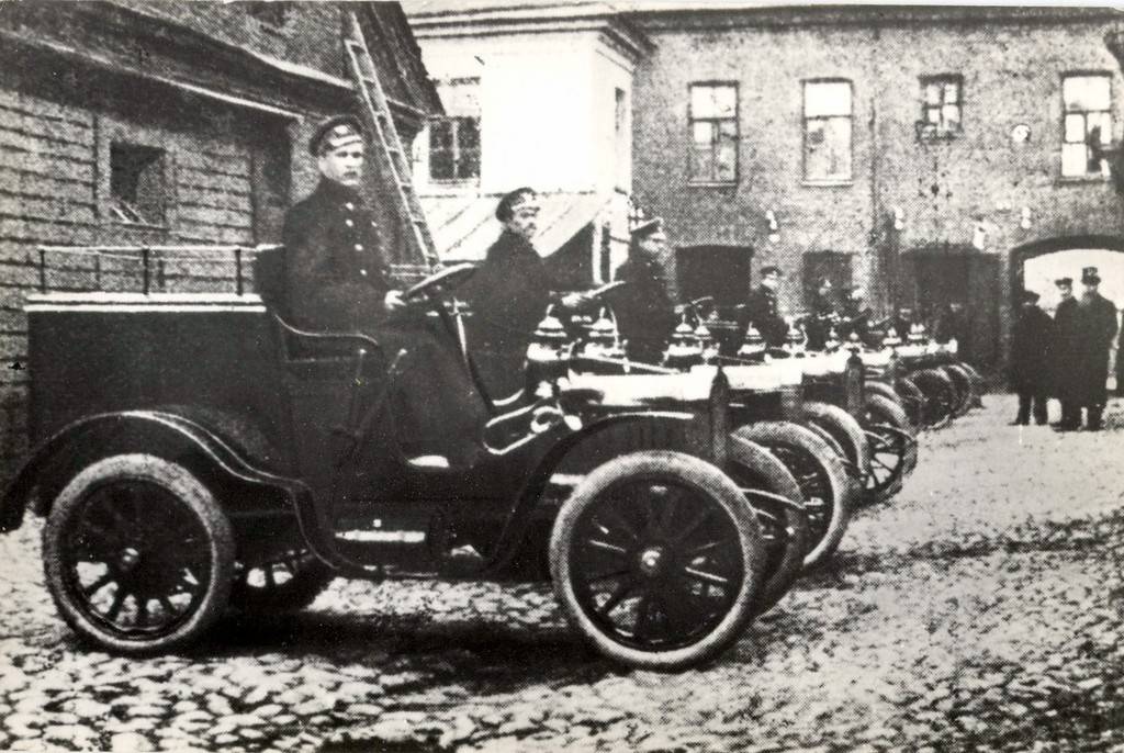 Первые автомобили российской империи