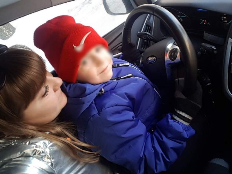 Авто Агины Алтынбаевой, посадившей ребенка за руль