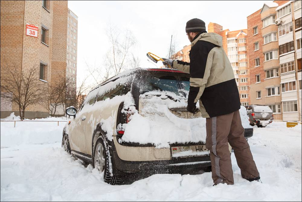 Как правильно чистить машину от снега? банальные ошибки и советы | autoflit.ru