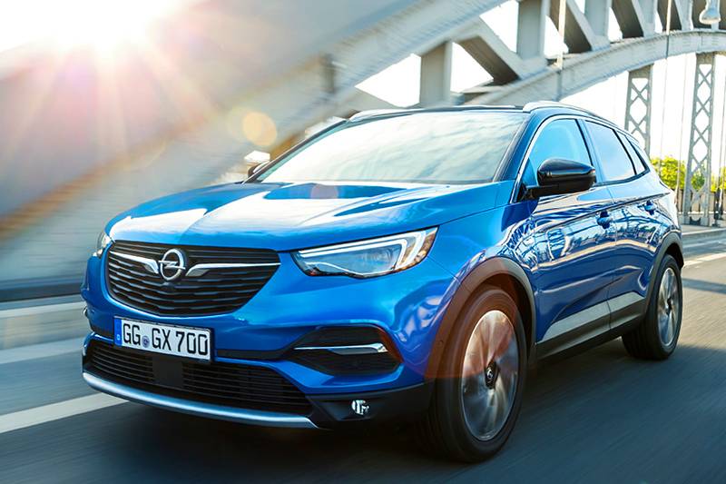 Opel возобновил продажи в России