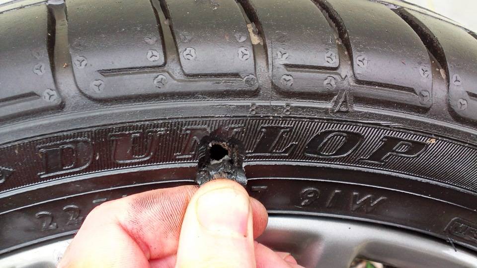 Грыжи, проколы, порезы: какие повреждения шин можно ремонтировать, а какие – нет