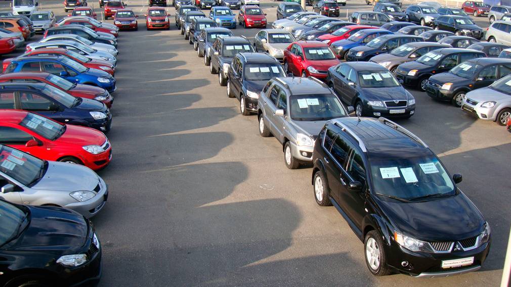 На вторичке бум продаж: эксперты рассказали, почему в России стали чаще покупать авто с пробегом