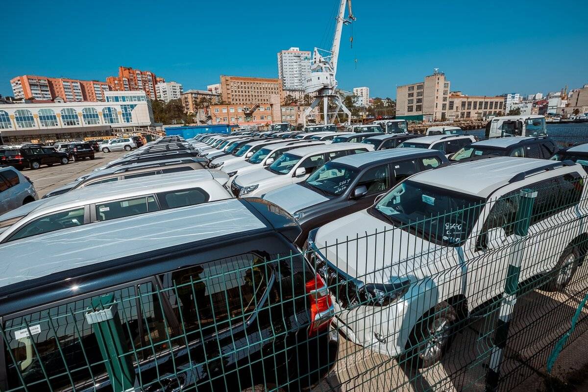 В России усложнят ввоз праворульных автомобилей