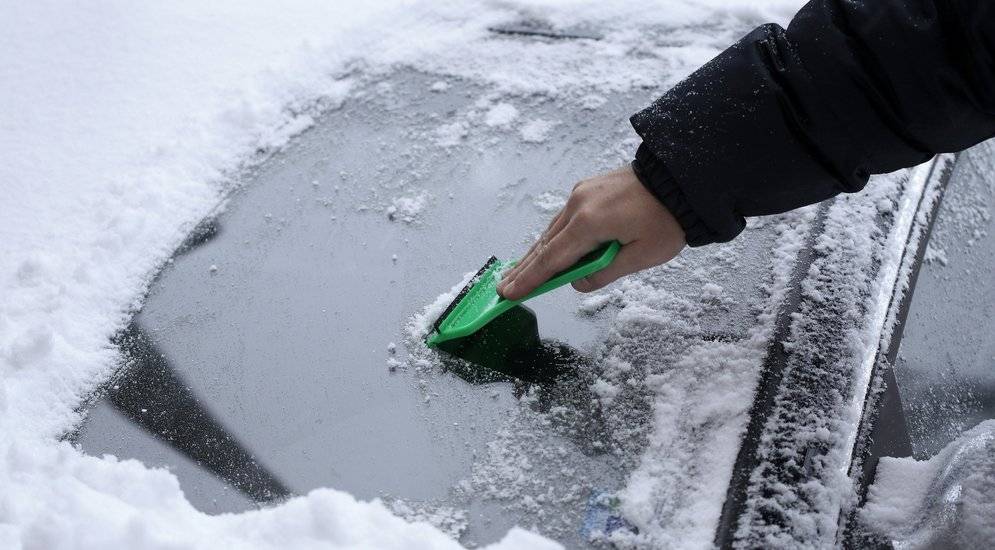 Правильная очистка автомобиля от снега / кузов автомобиля / kangaru.ru