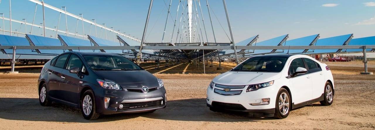 Битва гибридов: Toyota Prius против Chevrolet Volt