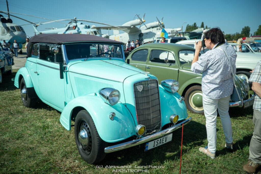 Фестиваль ретро-техники в киеве: пять сотен уникальных автомобилей