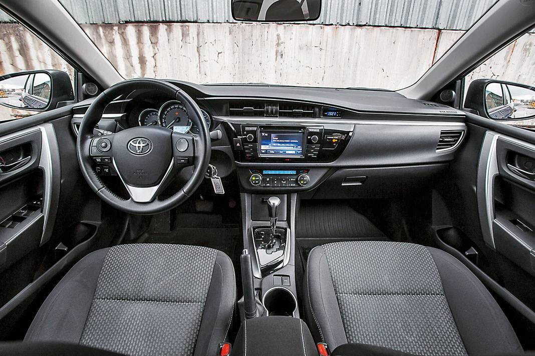 Skoda Octavia II или Toyota Corolla X: кто сломается первым