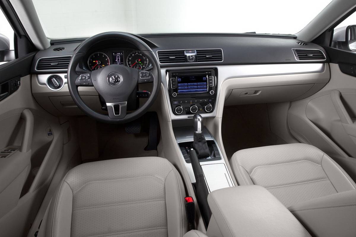 Hyundai Sonata IV против Volkswagen Passat B6: битва D-класса