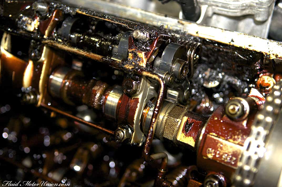 Что будет если перелить масло в двигателе выше уровня?