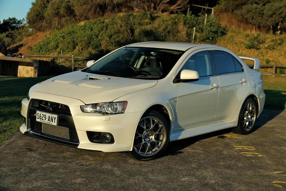 Mitsubishi lancer 10 фото