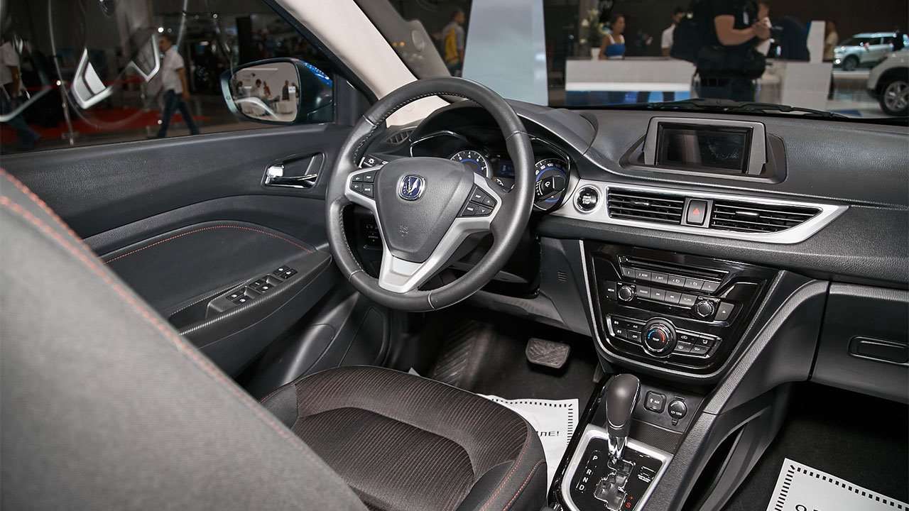 Чанган алсвин фото. Чанган Алсвин в7. Changan Alsvin v7 салон. Чанган 7. Changan Alsvin v7 2018 Interior.