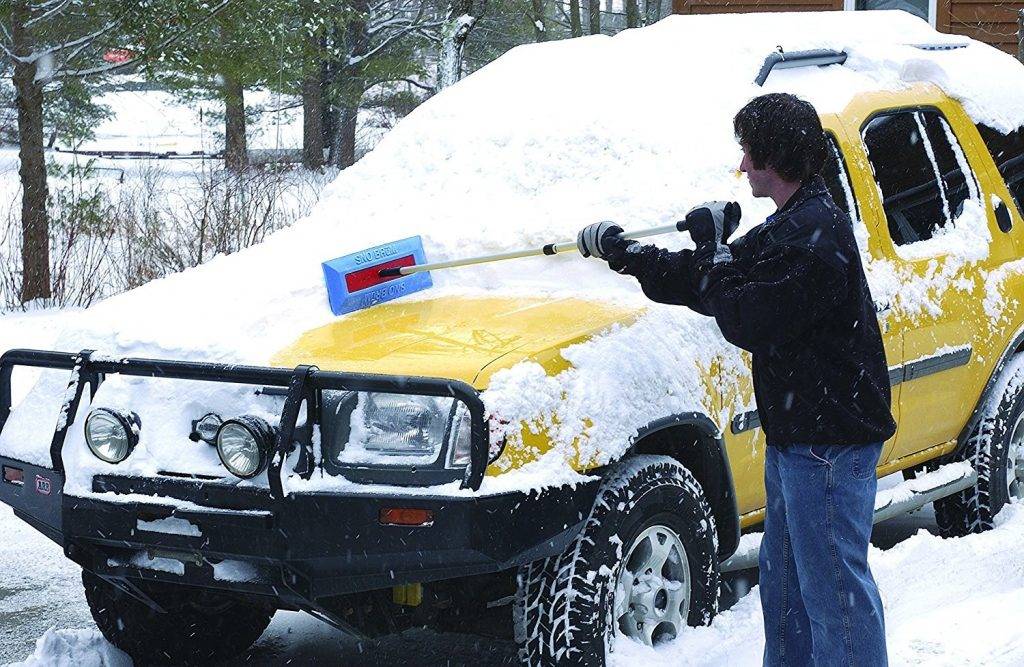 Как быстро очистить авто от ледяной корки и не убить при этом лкп