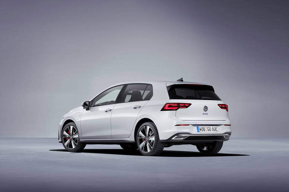 Volkswagen представит три «заряженных» модификации популярного хетчбэка Golf