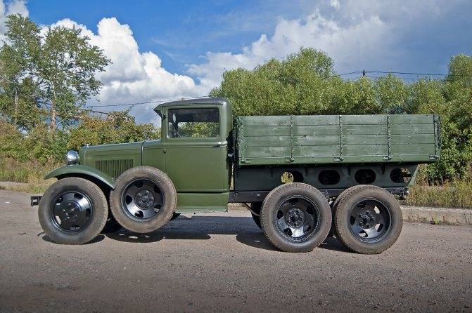 Советский трехосный армейский грузовик газ-ааа