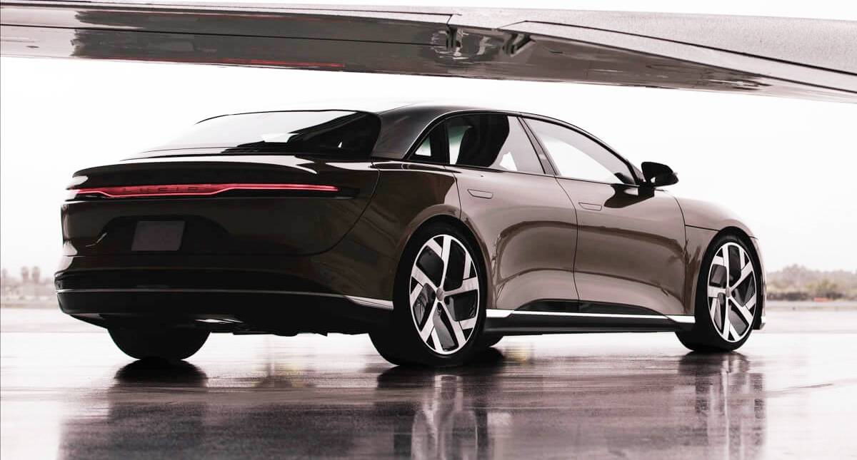 Mercedes решил конкурировать с Tesla: выпущена электрическая версия Mercedes-Benz E
