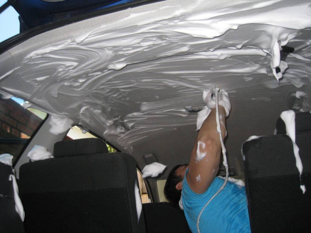 Как выполнить химчистку салона автомобиля своими руками