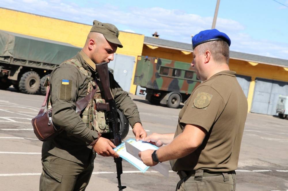 Жители зоны ато ненавидят нацгвардию, но благосклонны к вооруженным силам украины - офицер вс - ria-m.tv
