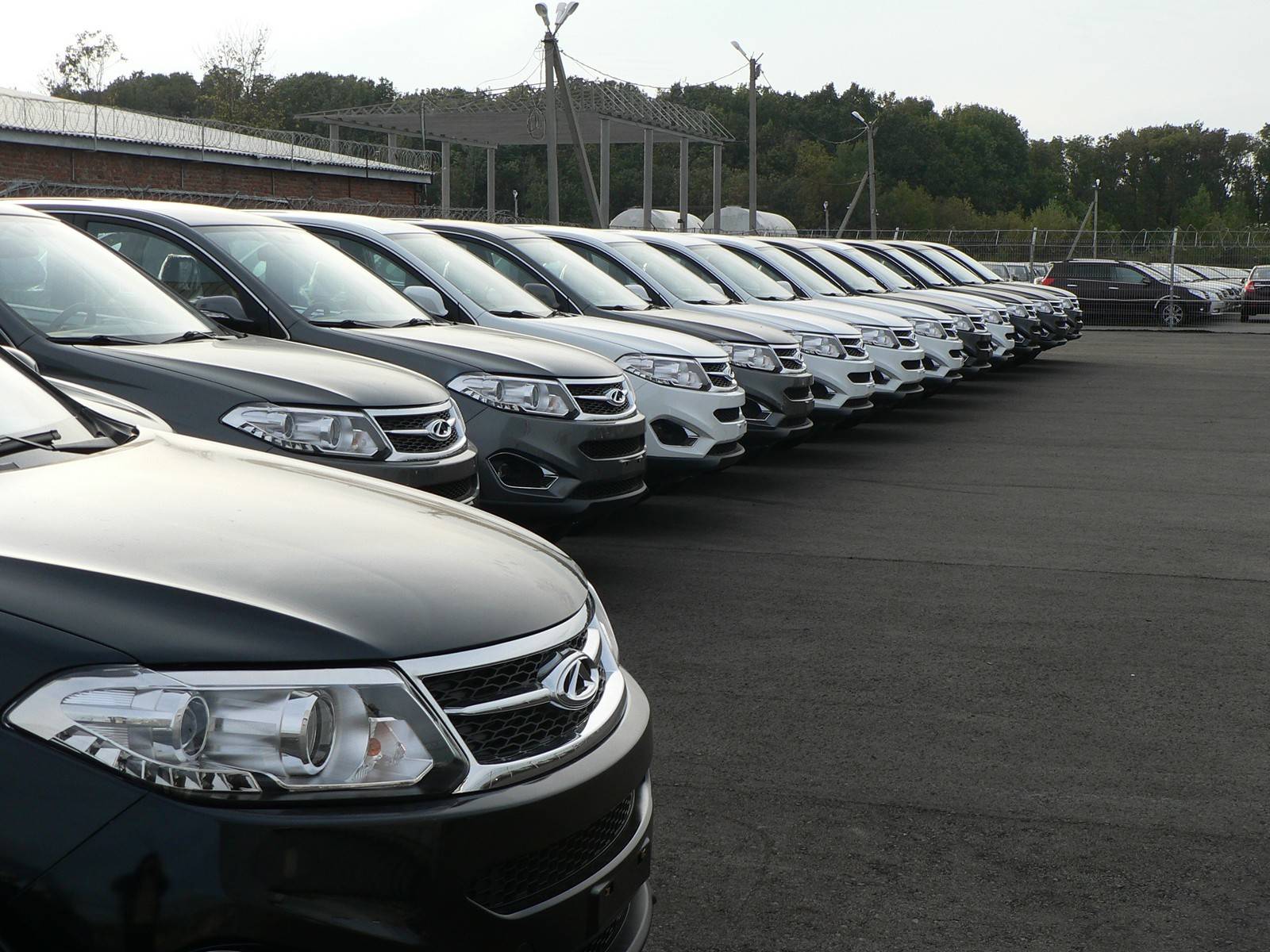 Китайский автопром встает с колен: сложно ли продать подержанных «китайцев»