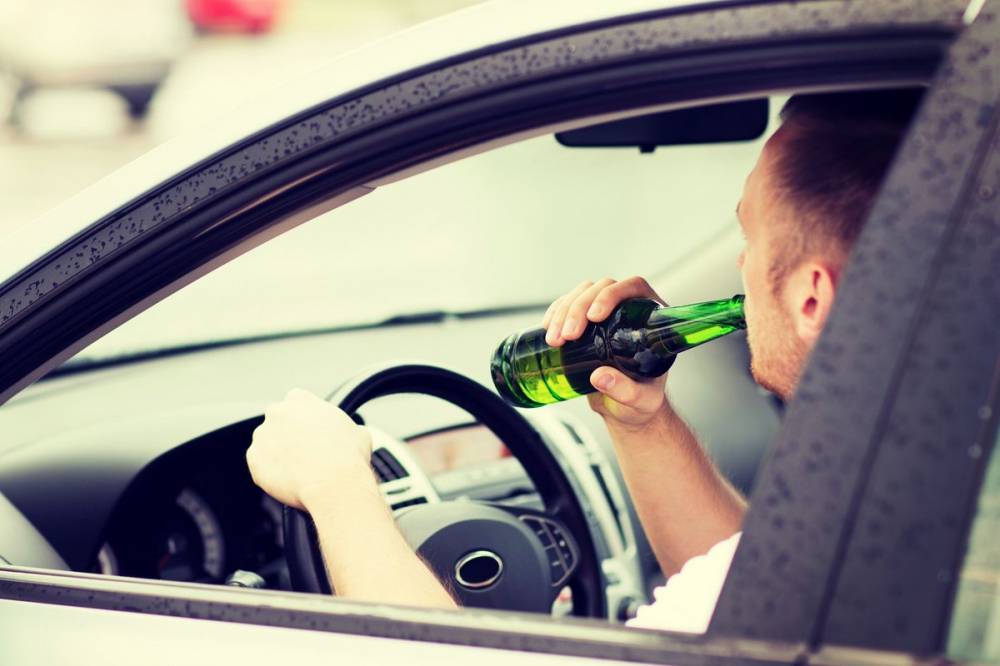 Можно ли распивать алкоголь в стоящем автомобиле