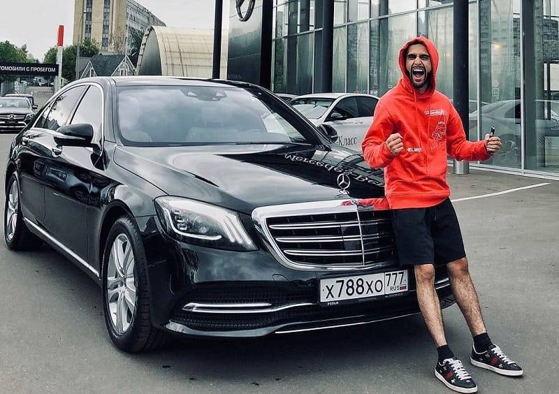 Автопарк блогера Гасанова: на чем ездит, что скрывает о своих машинах и за что был лишен прав
