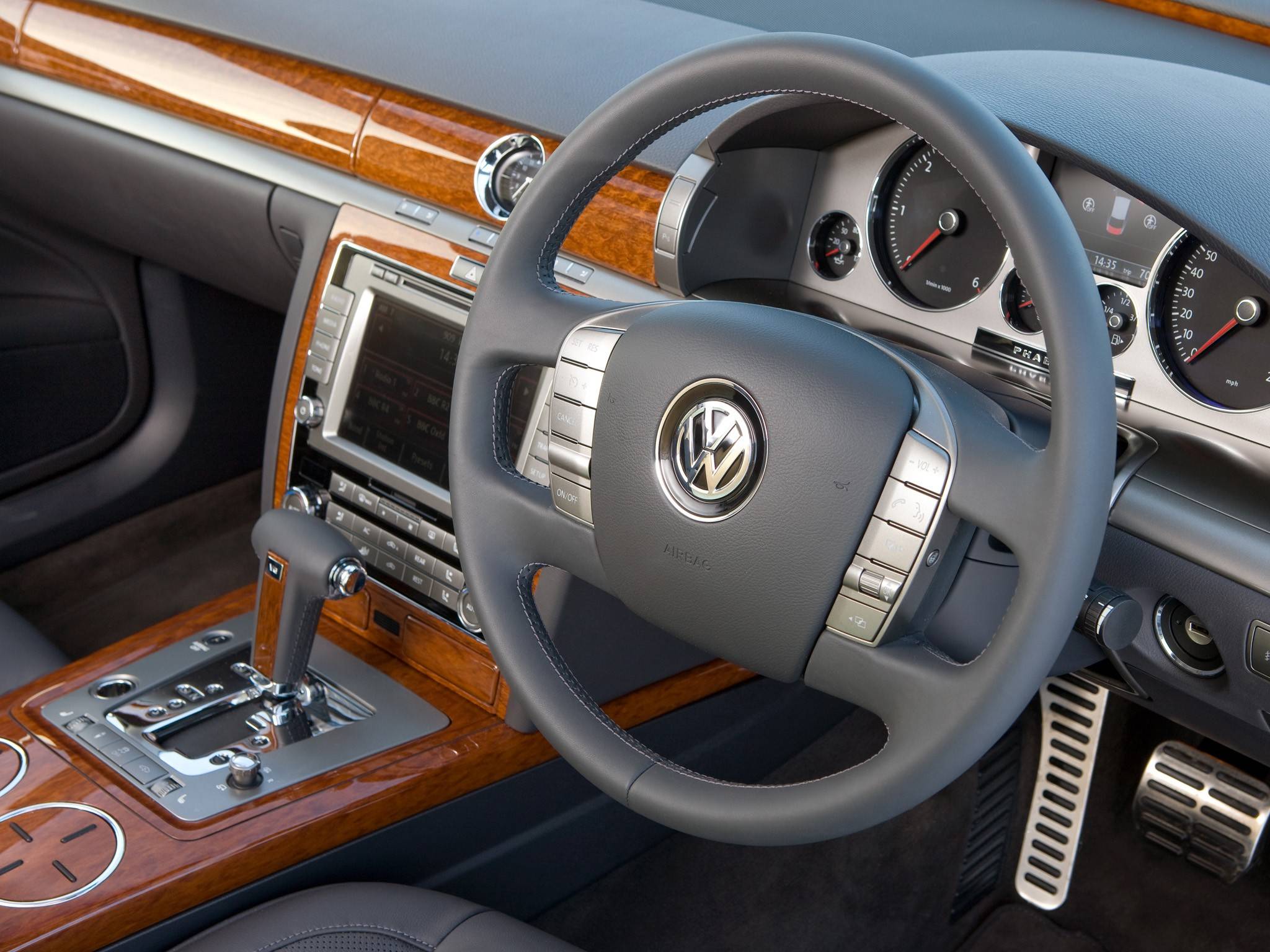 Volkswagen Phaeton: плюсы и минусы «дешевого премиума»